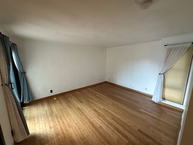 Building Photo - 2Bed/2Bath Corner Condo with Resort Amenities in Playa Del Rey