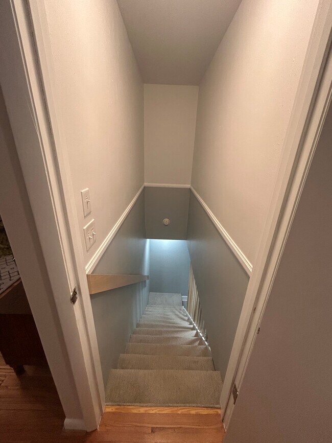 Building Photo - 44 Maple Ave