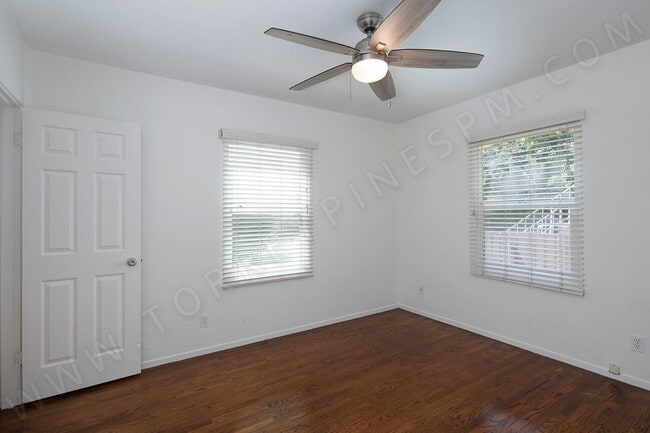 Building Photo - *OPEN HOUSE: 8/30 10-11AM* Cottage in Paci...