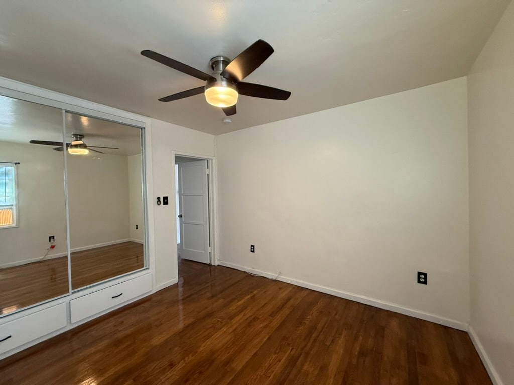 Building Photo - 1327 N Orange Dr