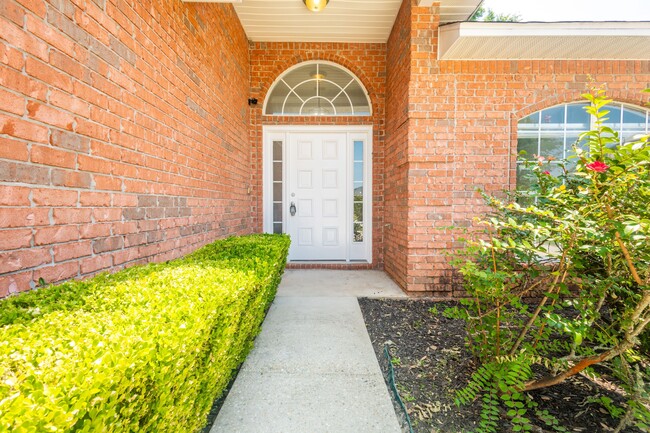 Building Photo - 5931 Hermitage Dr