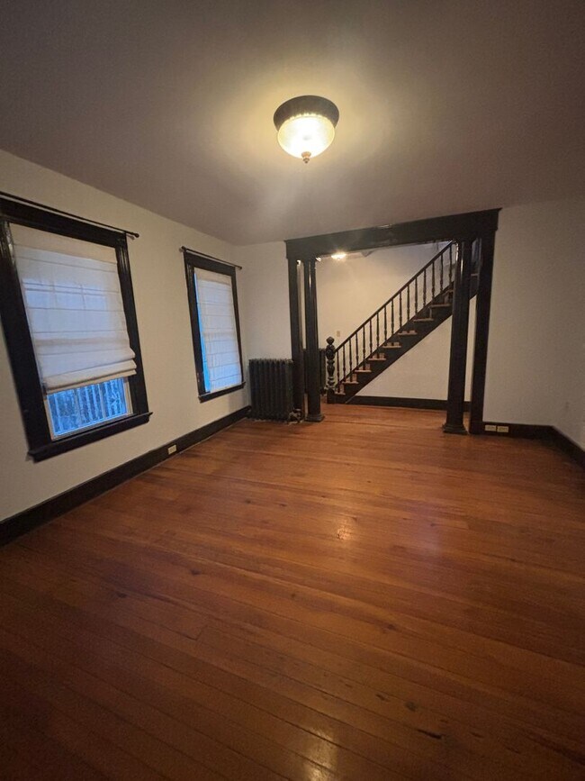 Building Photo - 318 Front St