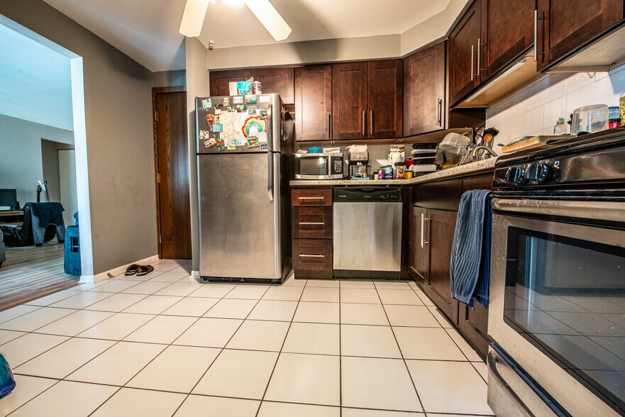 Building Photo - 5525 N Chester Ave