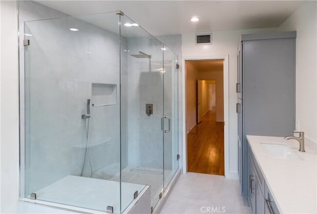 Building Photo - 13139 Valleyheart Dr