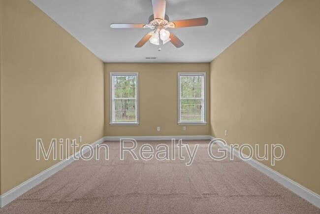 Building Photo - 173 Ariel St