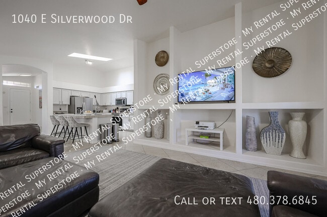 Building Photo - 1040 E Silverwood Dr