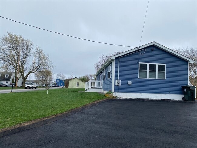 Building Photo - 27 Lees River Dr