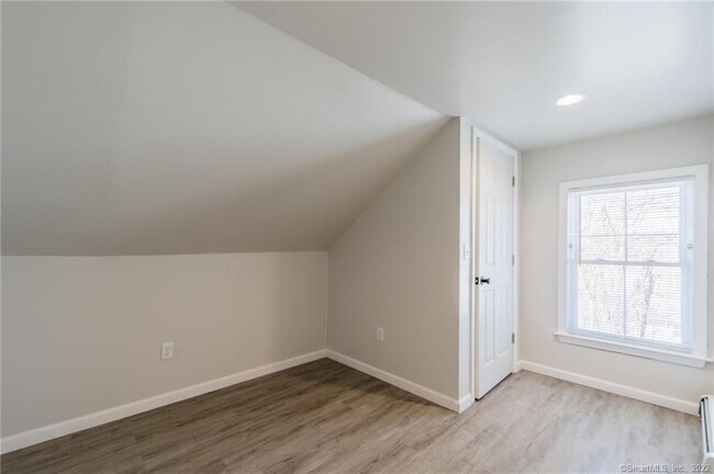 Building Photo - 31 Willetts Ave