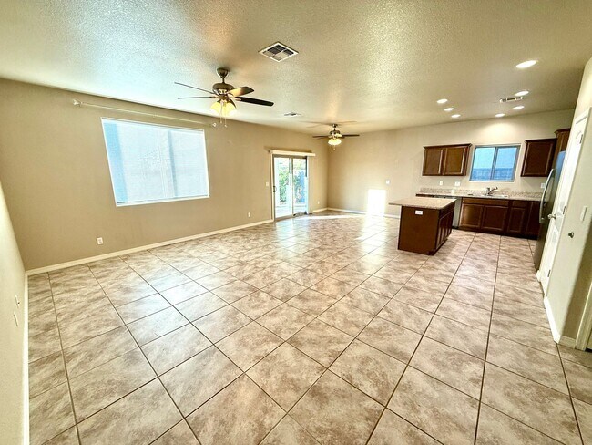 Building Photo - Beautiful 3 Bedroom with 3 Car Garage- Available Now!