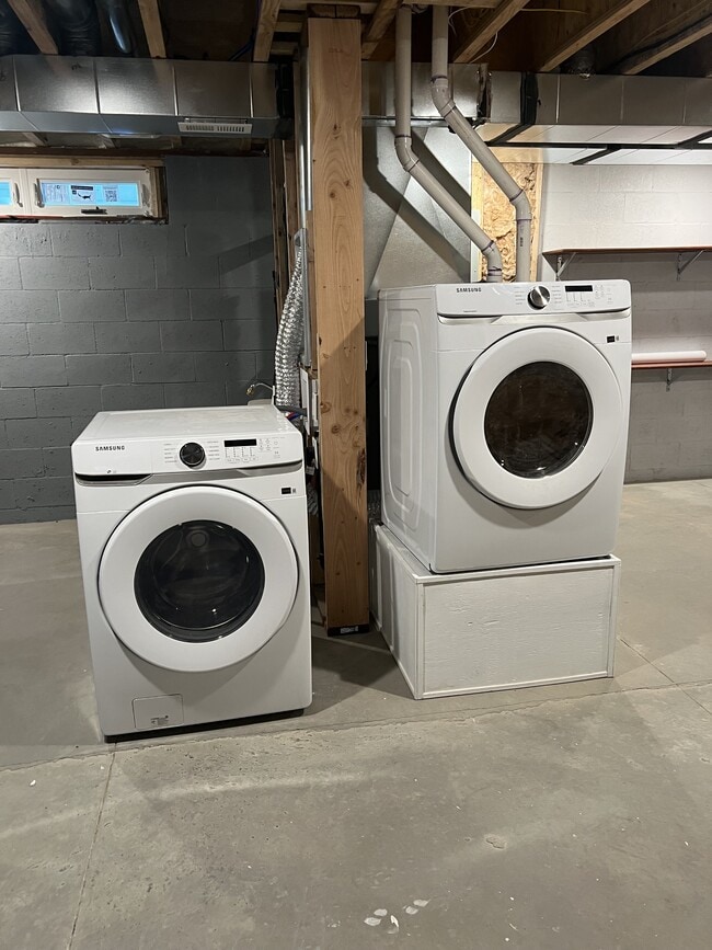 Building Photo - 3307 Iowa St