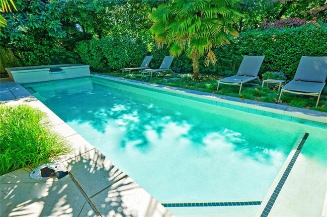 Building Photo - 868 Rosedale Rd NE