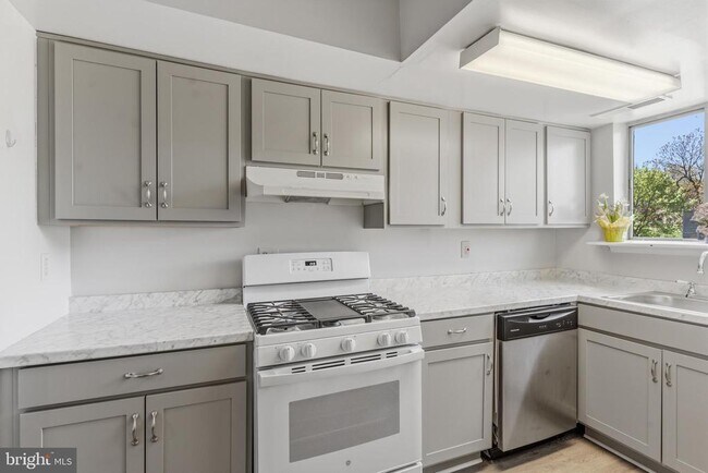 Building Photo - 3712 N Rosser St