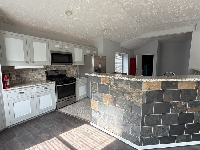 Building Photo - 306 Flora Vista Dr