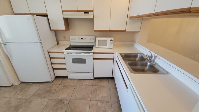 Building Photo - 2424 W Tampa Cir