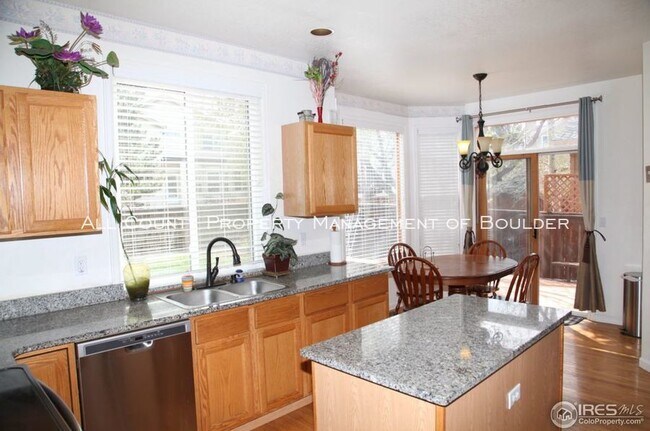 Building Photo - 842 St Andrews Ln