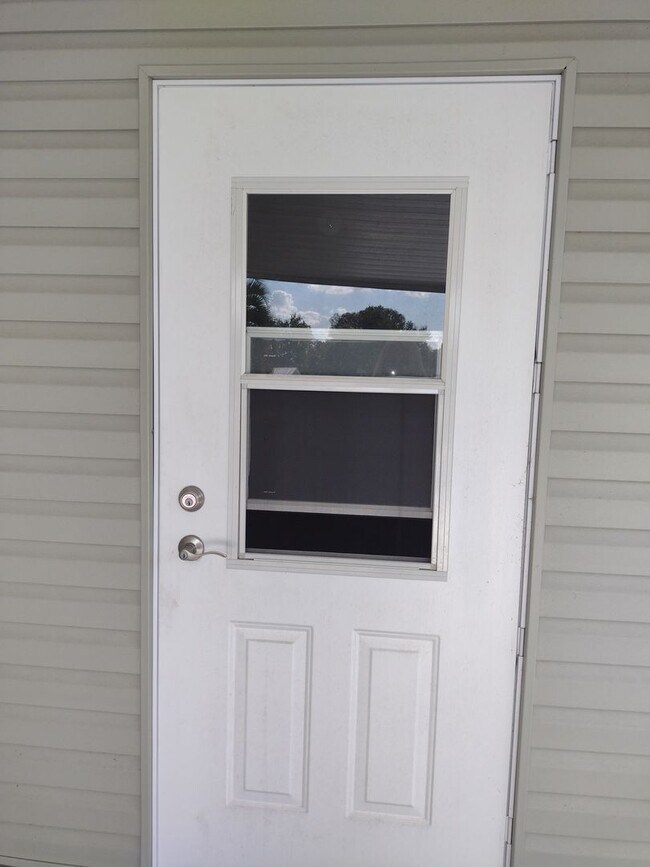 Building Photo - Remodeled Home in the Villages-Move in Ready