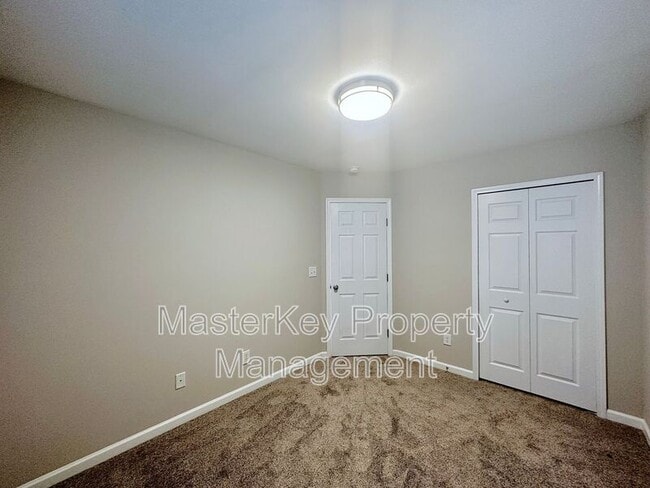Building Photo - 631 Elm Ave