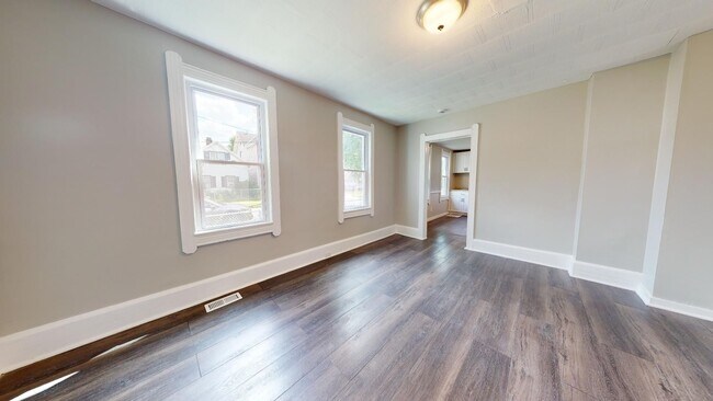 Building Photo - Clark/Fulton - 4 bed/1 bath - Single Family Home