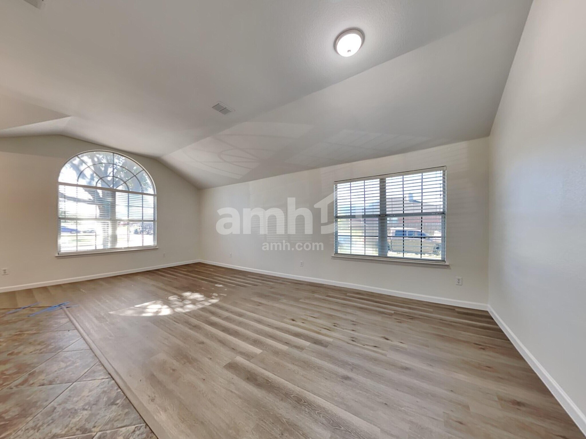 Building Photo - 347 Tioga Dr