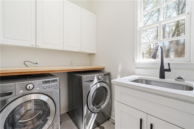 Building Photo - 1124 Moores Mill Rd NW