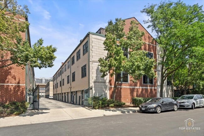 Building Photo - 1812 S Dearborn St