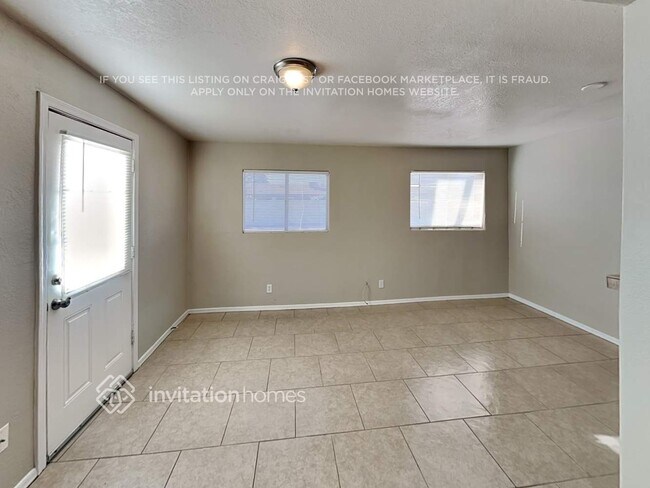 Building Photo - 7844 E Glade Ave