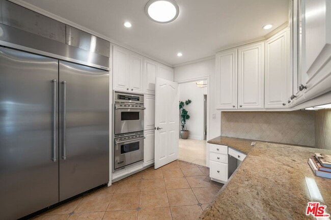 Building Photo - 9023 Alto Cedro Dr