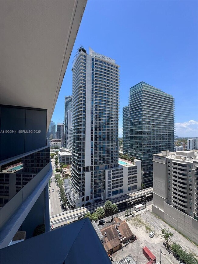 Building Photo - 1000 Brickell Plaza