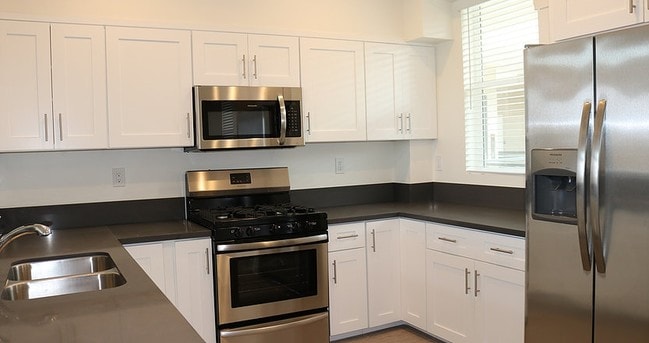 Building Photo - Bellaire Crest