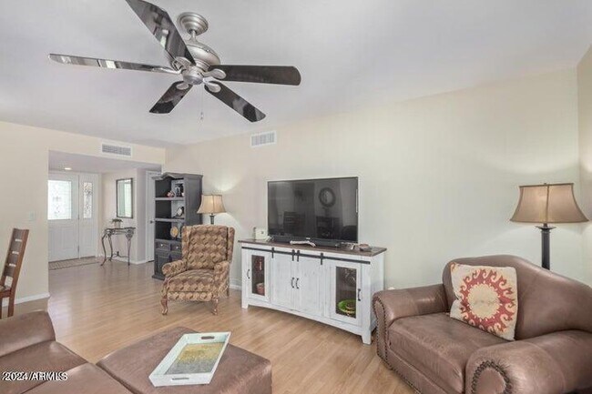 Building Photo - 2447 W Mandalay Ln