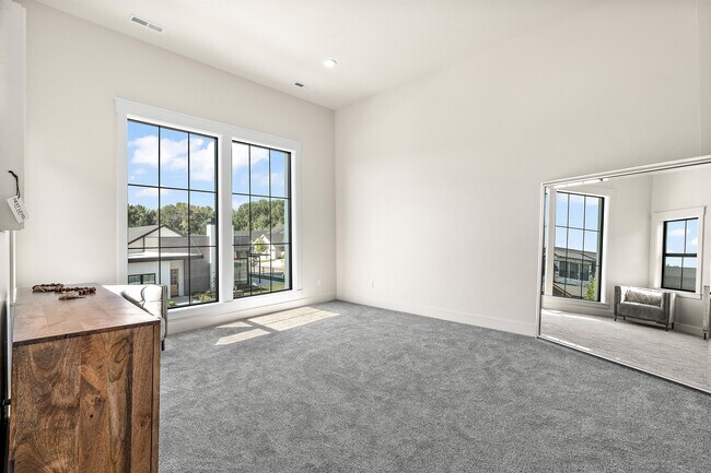 Building Photo - 2460 W Iron Coop St