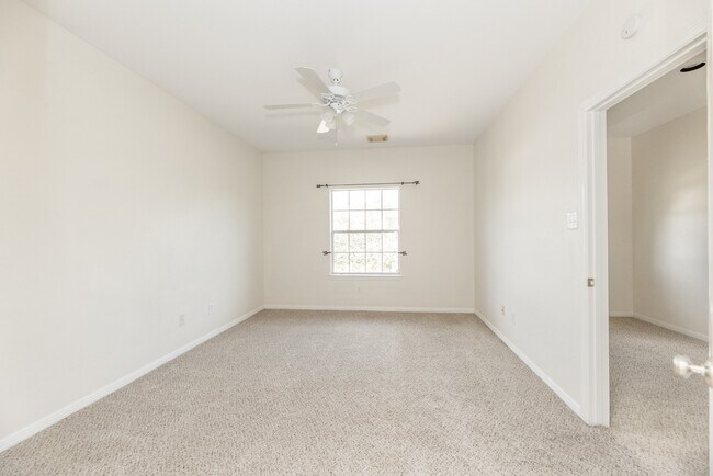 Building Photo - 15435 Stoneridge Park Ln