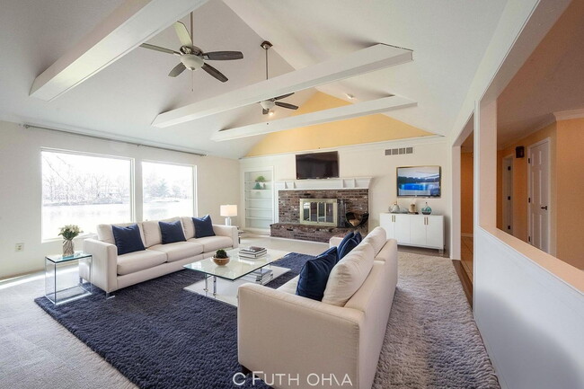 Building Photo - "Luxurious Lakefront Living in Carmel: Spa...