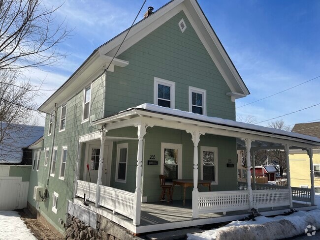 Building Photo - 263 Village St