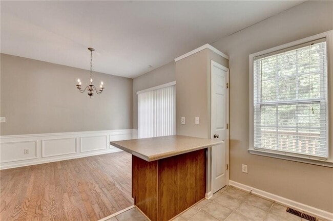 Building Photo - 4021 Edgecomb Dr