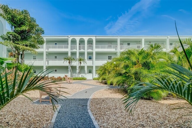Building Photo - 1706 Belleair Forest Dr