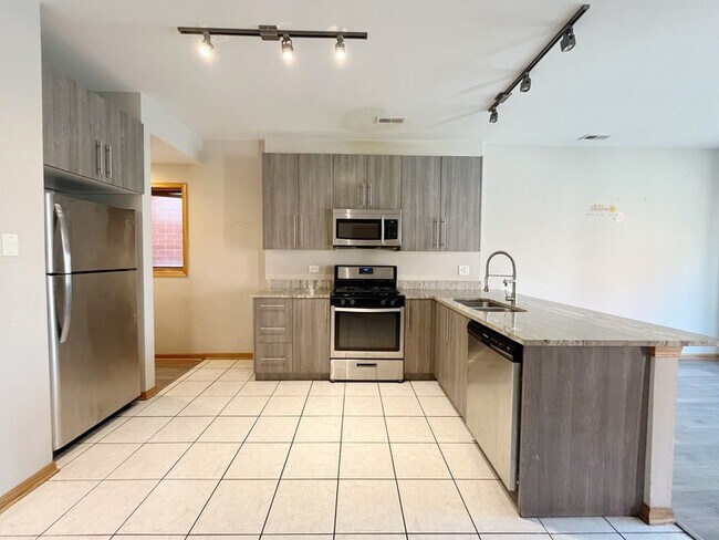 Building Photo - 2413 W Taylor St