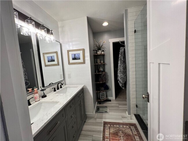 Building Photo - Gorgeous 4 bedroom house in Maple Valley