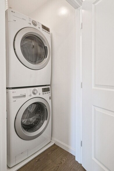 Building Photo - 1238 S Burnside Ave