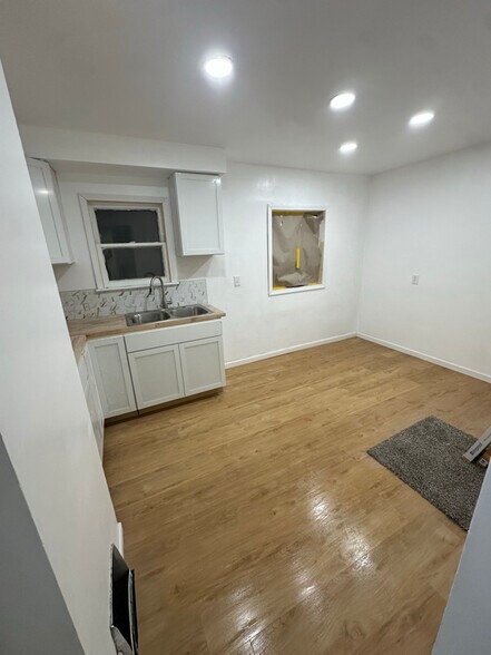 Building Photo - 3613 Proctor St