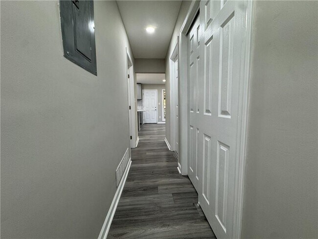 Building Photo - 3489 Creighton Rd SW