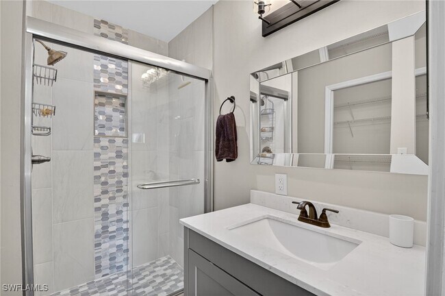 Building Photo - 209 Robin Hood Cir