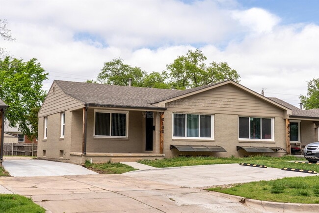Building Photo - 6102 E Oakwood Dr
