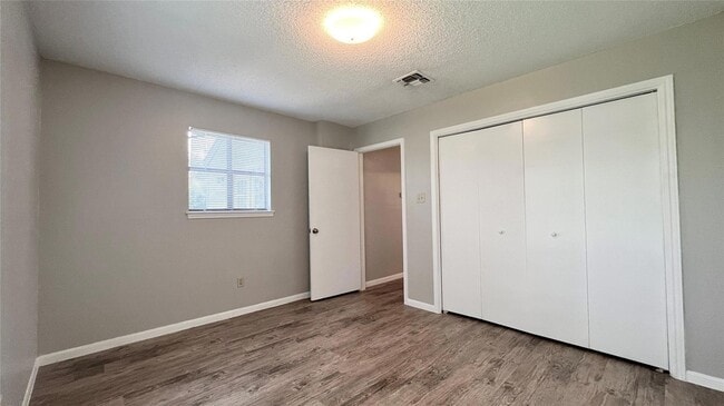 Building Photo - 9201 Simmons Rd