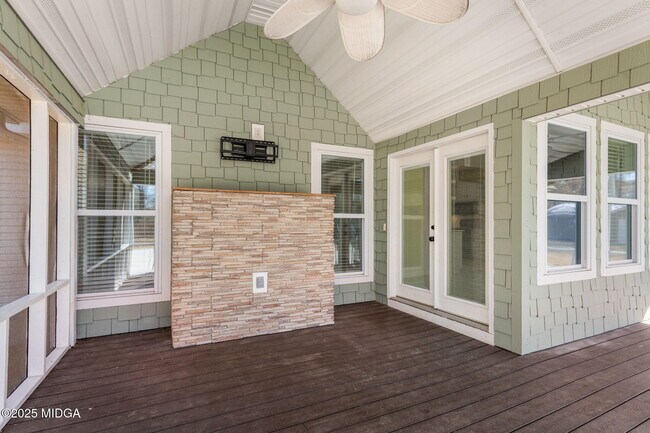 Building Photo - 108 Van Dyke Cove