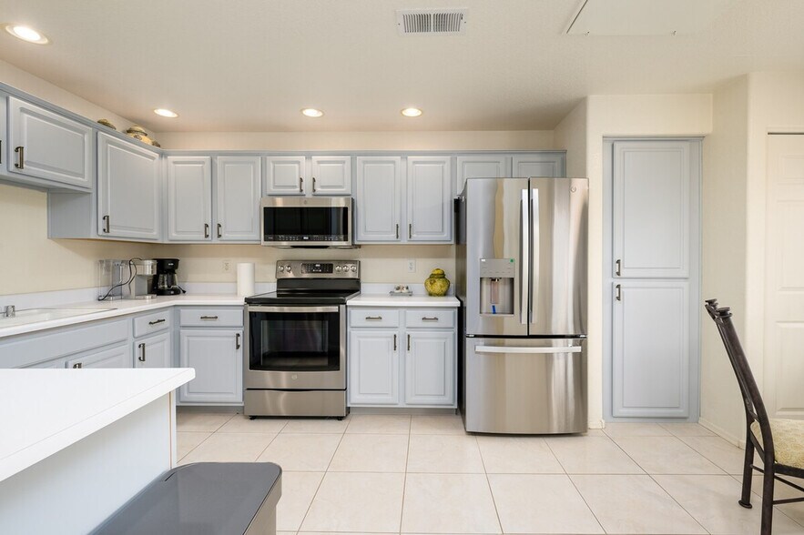 Building Photo - 9455 E Raintree Dr