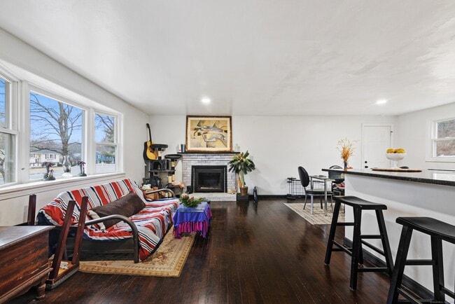 Building Photo - 45 Frederick Rd