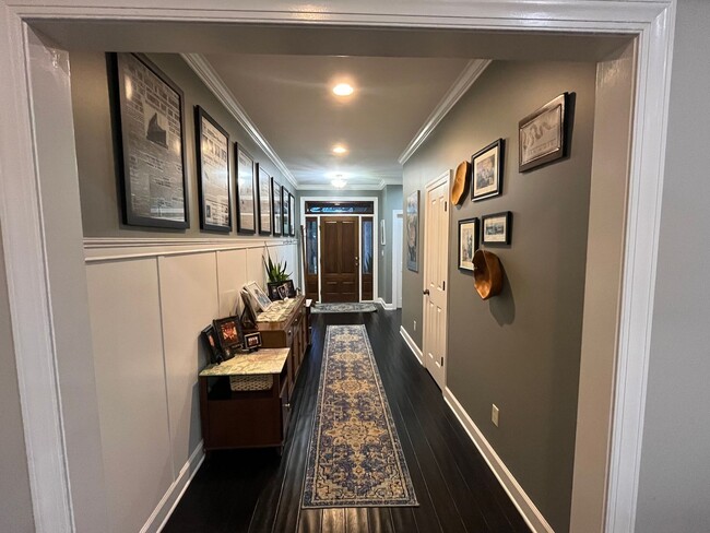 Building Photo - Beautiful 5 Bed 3 Bath Home! Fall 2026!