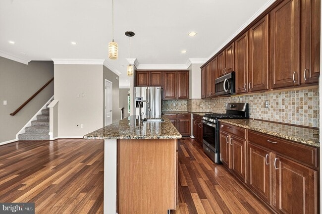 Building Photo - 6805 Oregano Ln