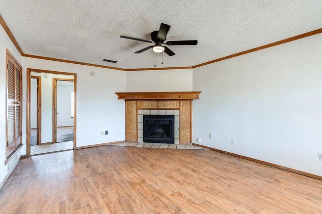 Building Photo - 7405 Waco Ave